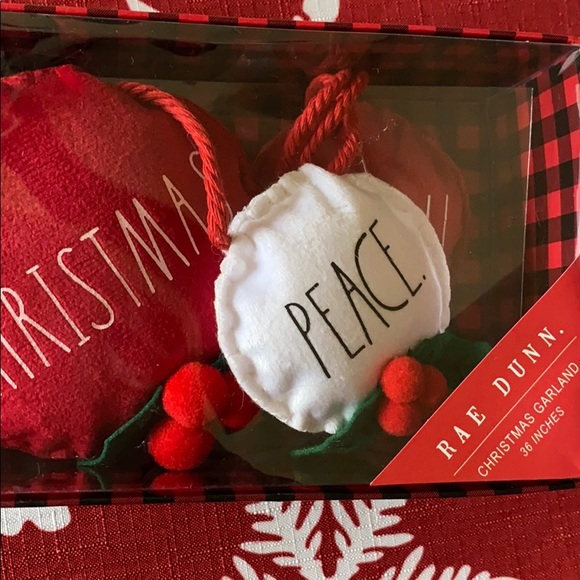 Rae Dunn Garland Christmas berries mistletoe❤️🎄❤️ - Picture 3 of 6